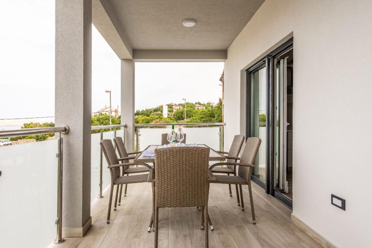 Apartment Stella With Pool And Seaview Karlobag