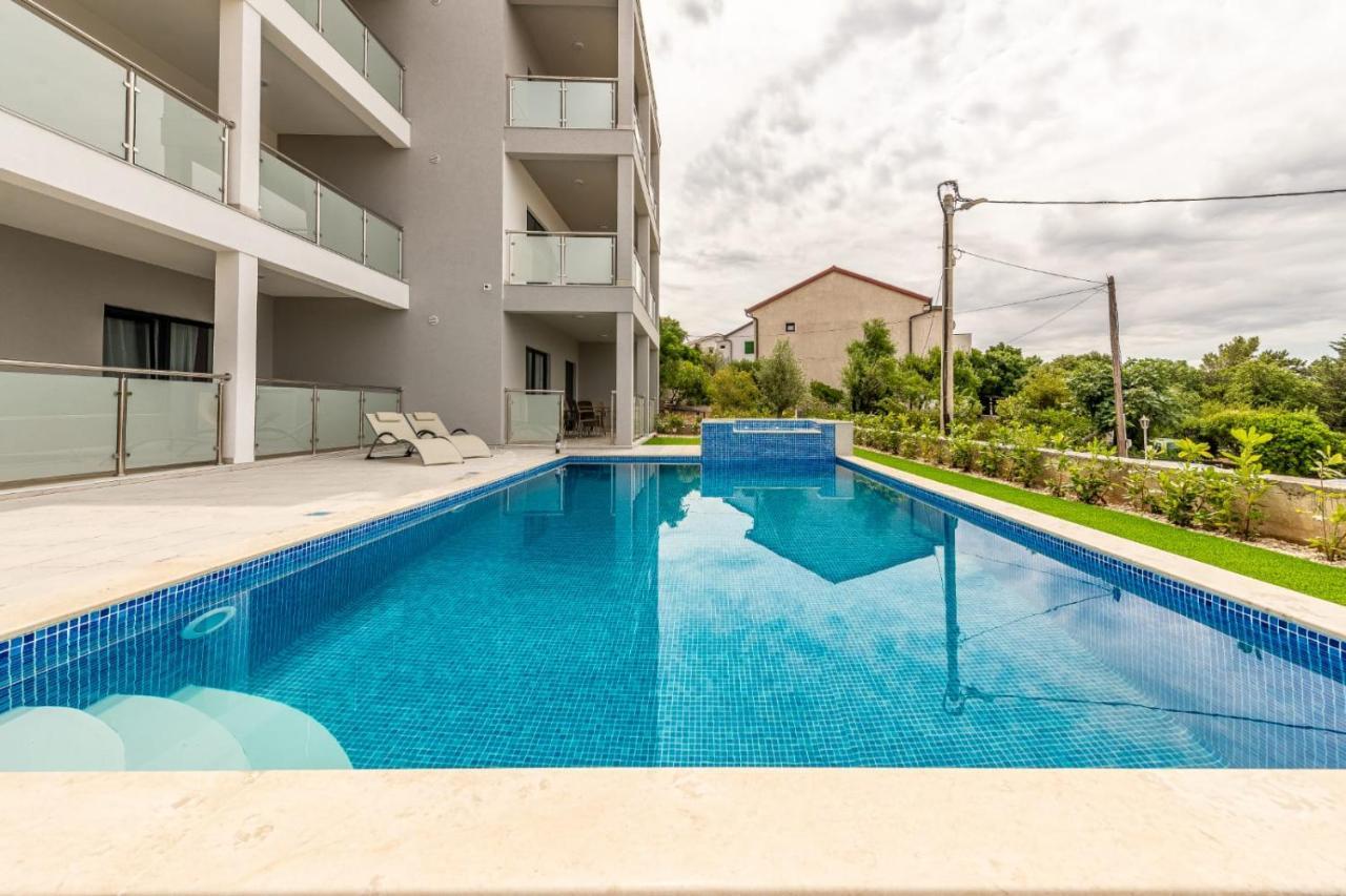 Apartment Stella With Pool And Seaview Karlobag